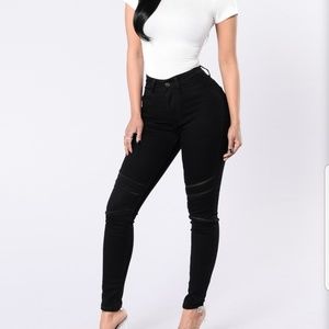 FASHION NOVA skinny jeans